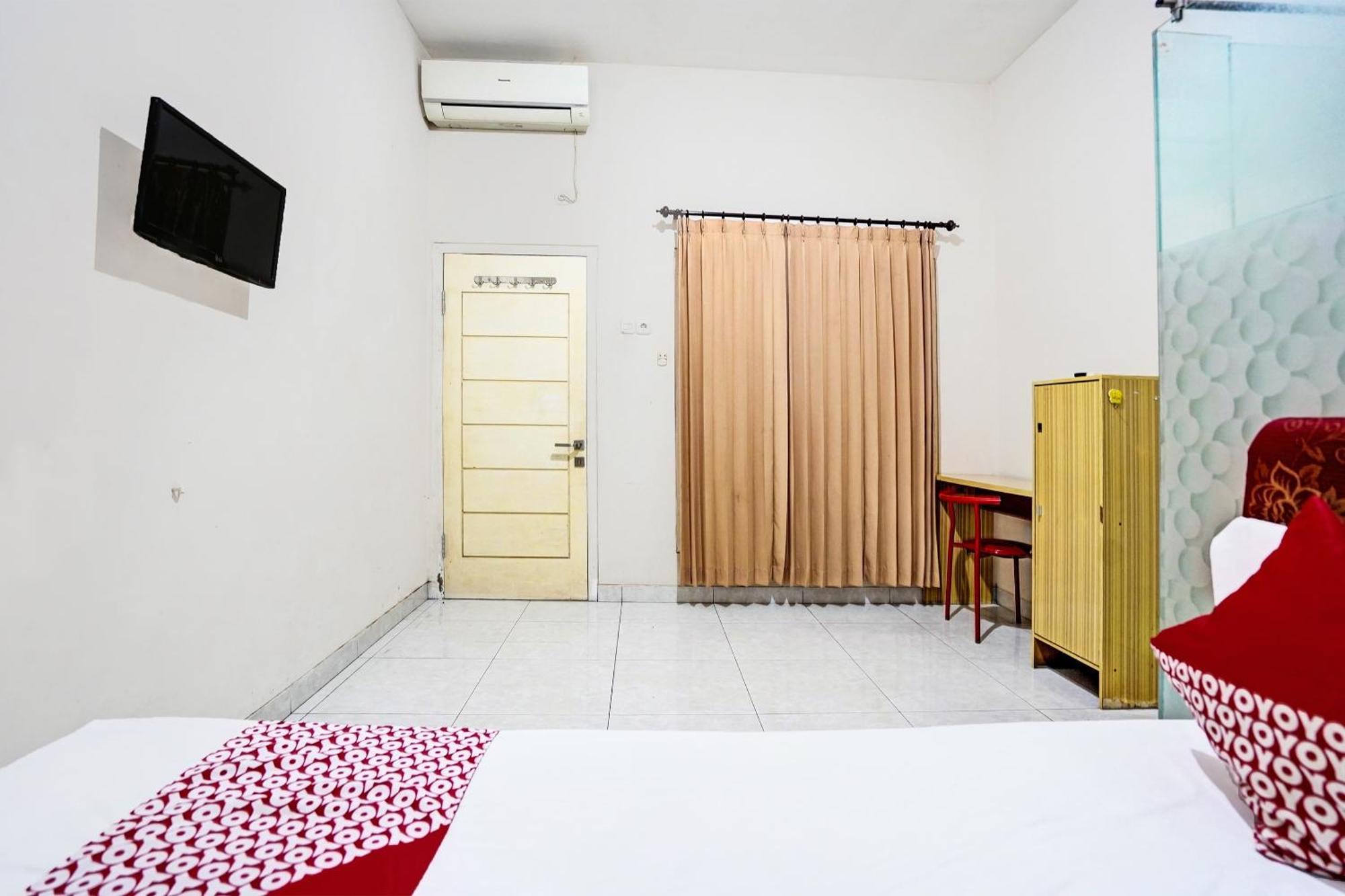Oyo Life 92190 Arya Guest House Тулунгагунг Экстерьер фото