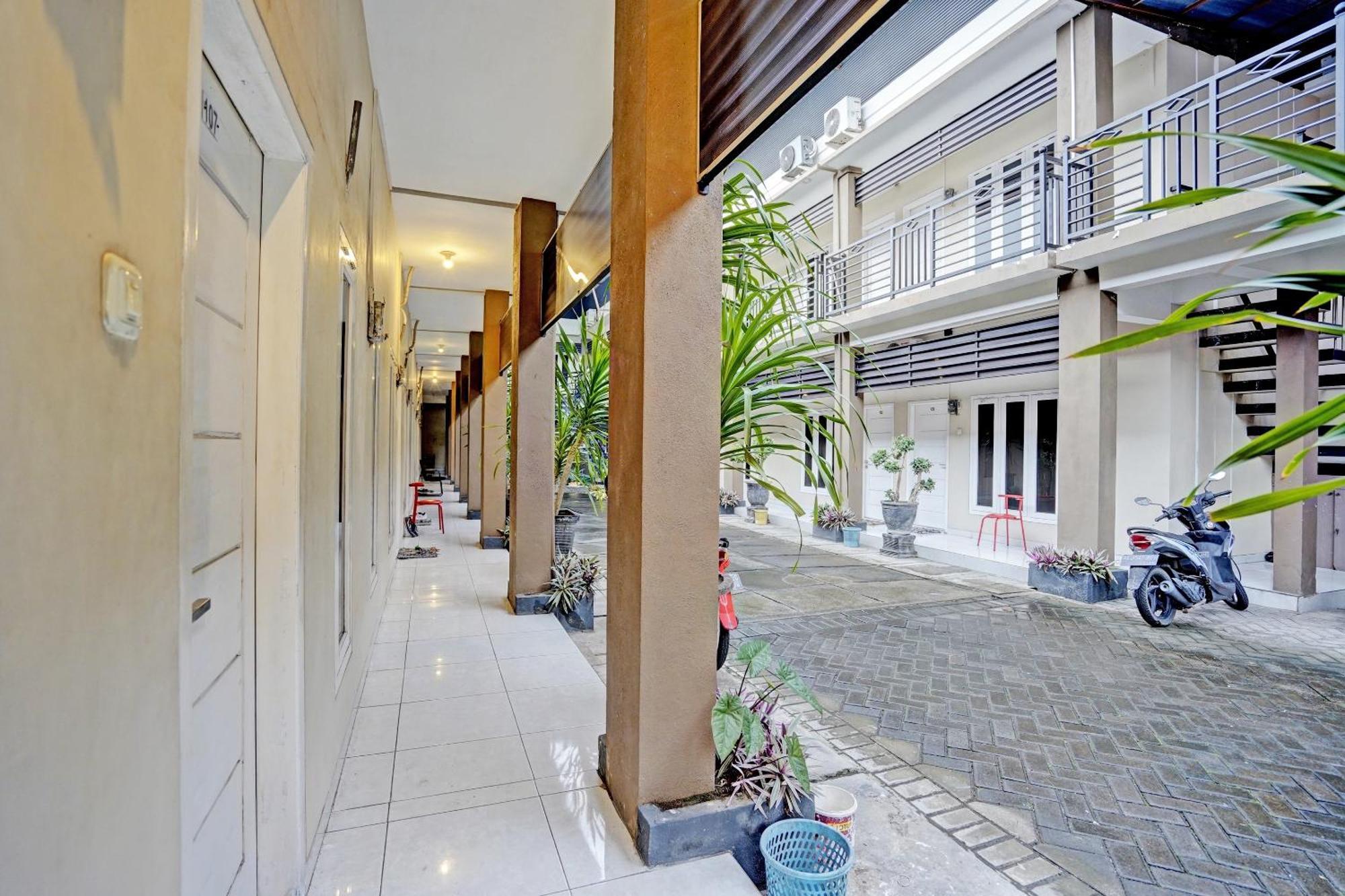 Oyo Life 92190 Arya Guest House Тулунгагунг Экстерьер фото