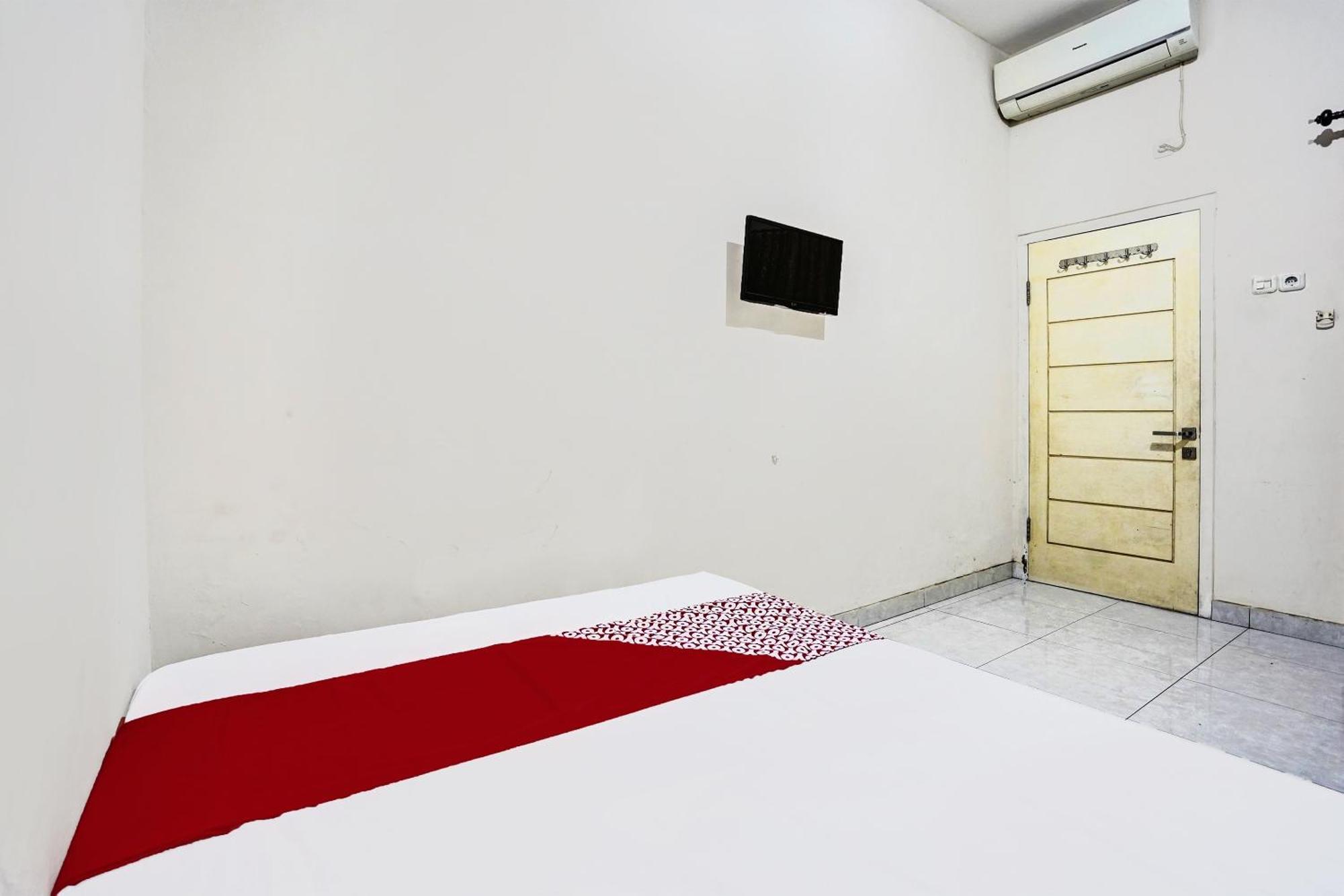 Oyo Life 92190 Arya Guest House Тулунгагунг Экстерьер фото